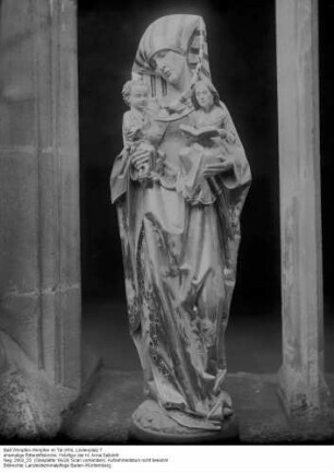 Ritterstiftskirche; Holzfigur der hl. Anna Selbdritt