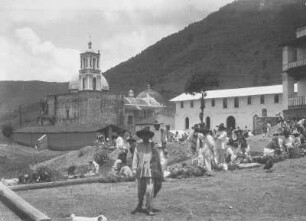 In Ayutla : Blick auf die Kirche, den Marktplatz und andere Gebäude von Ayutla