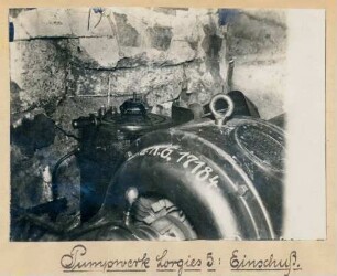 Foto des "Einschusses" im "Pumpwerk Lorgies 5" nördlich von La Bassée
