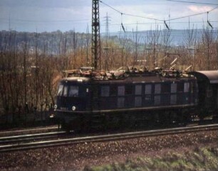Stuttgart Zuffenhausen Lok 118 032 E 3728 S-Osterburken B4yg-Wagen