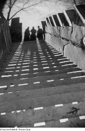 Schattenspiel auf einer Treppe