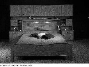 Anbauwand mit Doppelbett