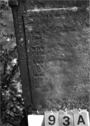 Grabstein 93 (Index: 99790569) Maße HxBxT: 97x51x10 cm: Grabstein 93A