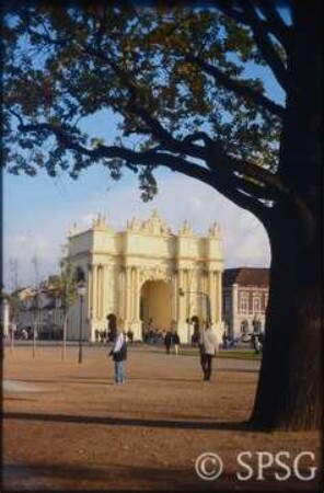 Potsdam, Luisenplatz und Brandenburger Tor.