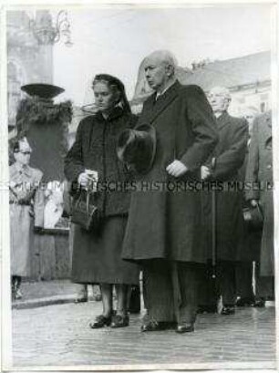 Bundespräsident Heuss bei der Trauerfeier für Hermann Ehlers in Oldenburg