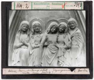 Wien: Minoritenkirche, Portal, Tympanon, Frauen unter dem Kreuz