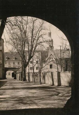 Pulsnitz, Alte Schule : Blick vom Gutsweg auf die alte Schule