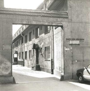 Dresden-Pieschen, Altpieschen 11 b/11. Wohnhäuser (Obdachlosenasyl; 1912; H. Erlwein). Durchblick zum Innenhof