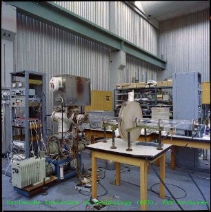 Versuchsaufbauten am Elektronen-Ring-Beschleuniger Smokatron des Instituts für Experimentelle Kernphysik (IEKP)