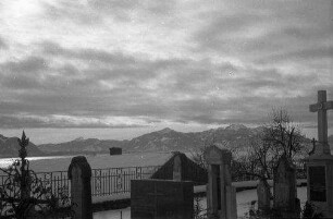 Seebruck am Chiemsee: Friedhof und Chiemsee
