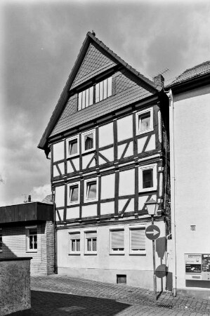 Wohnhaus und Mauer (Wohnhaus, Fachwerk); Gemünden, Marktstraße 17