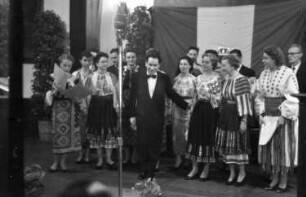Freiburg: Kaufhaussaal; der rumänische Chor