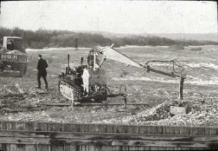Atlas- Schwenklader der Fa. Weyhausen, montiert auf den KS 07/62