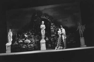 Szenenbilder aus der Oper "Don Pasquale" von Gaetano Donizetti an der Komischen Oper Berlin