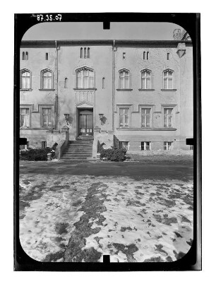 Märkisch Wilmersdorf. Gutshaus (1801, Umbau 1901). Eingangsseite (Teilansicht)