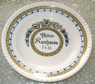 Teller mit Namenszug