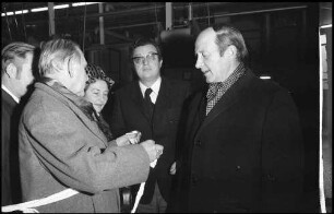 Freiburg: Rhodiaceta, Ministerpräsident Dr. H. Filbinger in der Nylon-Produktion