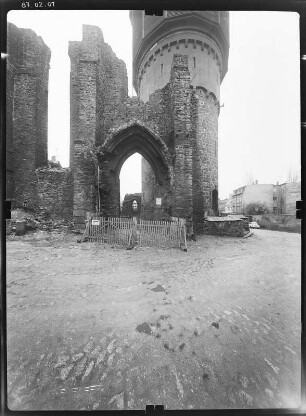 Bautzen. Ruine der Mönchskirche und Wasserturm (1877)