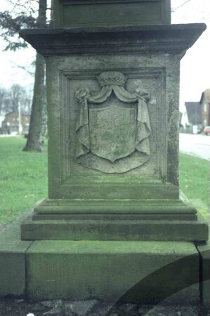bei Kirche: Ehrenmal 1848/51 - 1870/71: Teilansicht