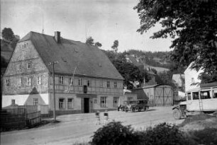 Gasthaus 6 Linden : Der Gasthof entstand vermutl. aus einem ehem. Huthaus und gehörte zum Erblehngericht (spätere Schule), im Hof befindet sich ein Stolleneingang