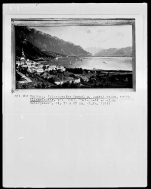 Ortschaft an einem Gebirgssee