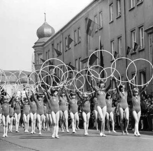 1. Mai. Turnerinnen