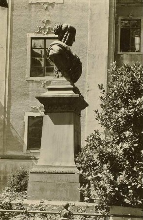 Meersburg. Büste Annette von Droste-Hülshoff : Meersburg. Büste der Dichterin Annette von Droste-Hülshoff, Ansicht von links