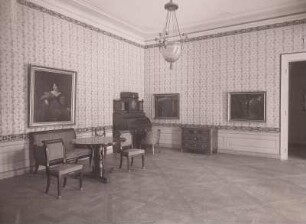 Schloss Pillnitz, Bergpalais, Empirezimmer : Empire-Zimmer. Interimsquartier der Dresdner Gemäldegalerie (?) in Schloss Pillnitz