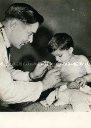 Schutzimpfung bei einem Kleinkind