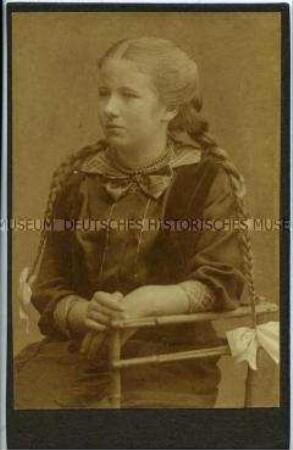 Junges Mädchen mit Zöpfen, Carte de Visite