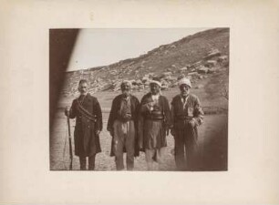 Tumulus : Männer an einer Ausgrabungsstelle an einem Hügelgrab (Tumulus) bei Kayseri.