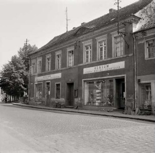 Fotografie der beiden Konsum-Geschäfte in der Seeallee, Ecke Fischer Straße