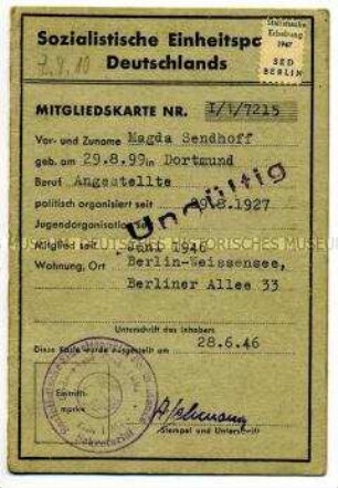 Mitgliedskarte der SED von Magda Sendhoff - Familienkonvolut