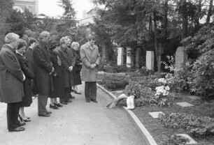Kranzniederlegung am Grab des ehemaligen Oberbürgermeisters von Karlsruhe und Landtagsabgeordneten Dr. Hermann Veit