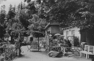 Schlottwitz-Oberschlottwitz. Gasthof Oberschlottwitz (Gasthaus "Zur Ruhe", "Klein-Tirol"). Biergarten