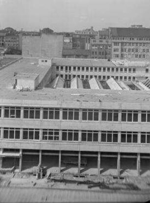 180° Panorama, Bild 2 von 5. Blick auf die Baustelle GSW-Hochhaus. Berlin-Kreuzberg, Markgrafenstraße