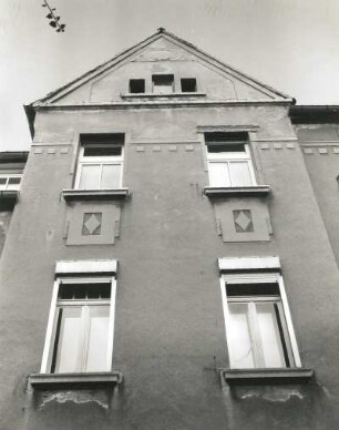 Wurzen, Barbaragasse 3. Wohnhaus (1925/1930). Teilansicht der Fassade