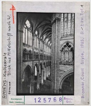 Amiens: Kathedrale, Inneres, Mittelschiff nach Westen