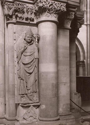 Grabplatte des Erzbischofs Otto von Hessen (1301-1361)