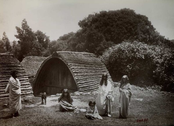 Toda près de D( ?)otacamund, avec des maisons en bois