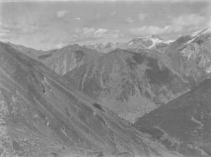 Talblick : Blick in ein Bergtal