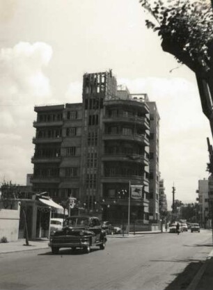 Beirut, Libanon, Straßenansicht mit modernem Haus