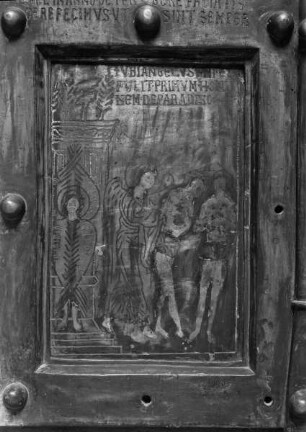 Tür des Hauptportals, linke Seite, Detail: Der Erzengel Michael vertreibt Adam und Eva aus dem Paradies (Reihe 6, Tafel 2)