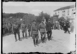 1. Mai-Feier Sigmaringen 1934; Im Vordergrund Mitte: Kreisleiter Maier; links neben Maier NSDAP-Kreisgeschäftsführer Friedrich Becker