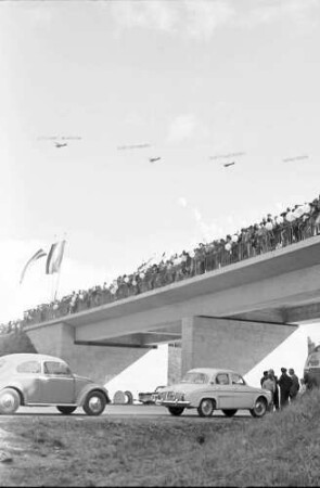 Offenburg: Autobahneröffnung bei Offenburg; Bild und Funk-Reklameflieger