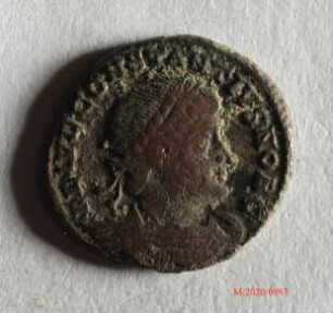 Römische Münze, Nominal Follis, Prägeherr Constantinus I. für Constantinus II., Prägeort Antiochia, Original
