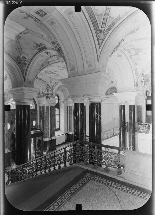 Dresden-Neustadt, Carolaplatz 1. Finanzministerium (1889-1896; O. Wanckel, O. Reichelt). Eingangshalle