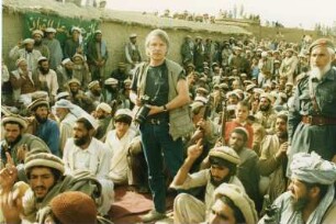 Der Fotograf Uwe Gerig bei Mudschahedin (Guerilla-Gruppierung) aufgenommen im Ausbildungslager in Afghanistan