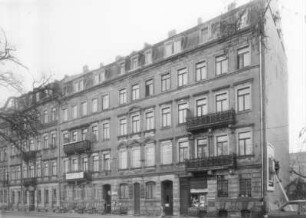 Dresden-Neustadt, Bischofsweg 42/40. Wohnhäuser mit Läden (um 1895). Straßenansicht