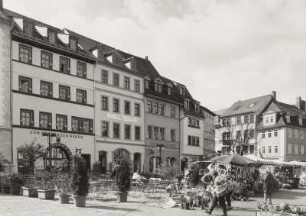Weimar, Markt. Südseite mit Verkaufsständen